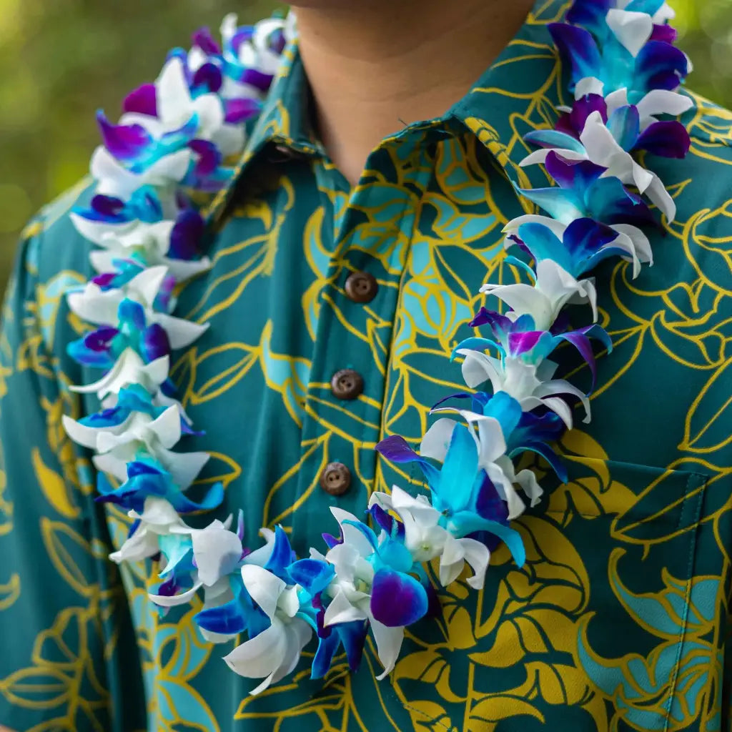 Single Dye Blue & White Orchid Lei